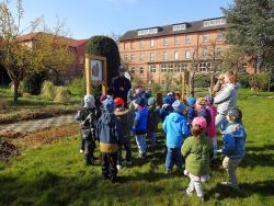 Caritas-Kita St. Nikolaus Ottbergen - Besuch Klostergarten